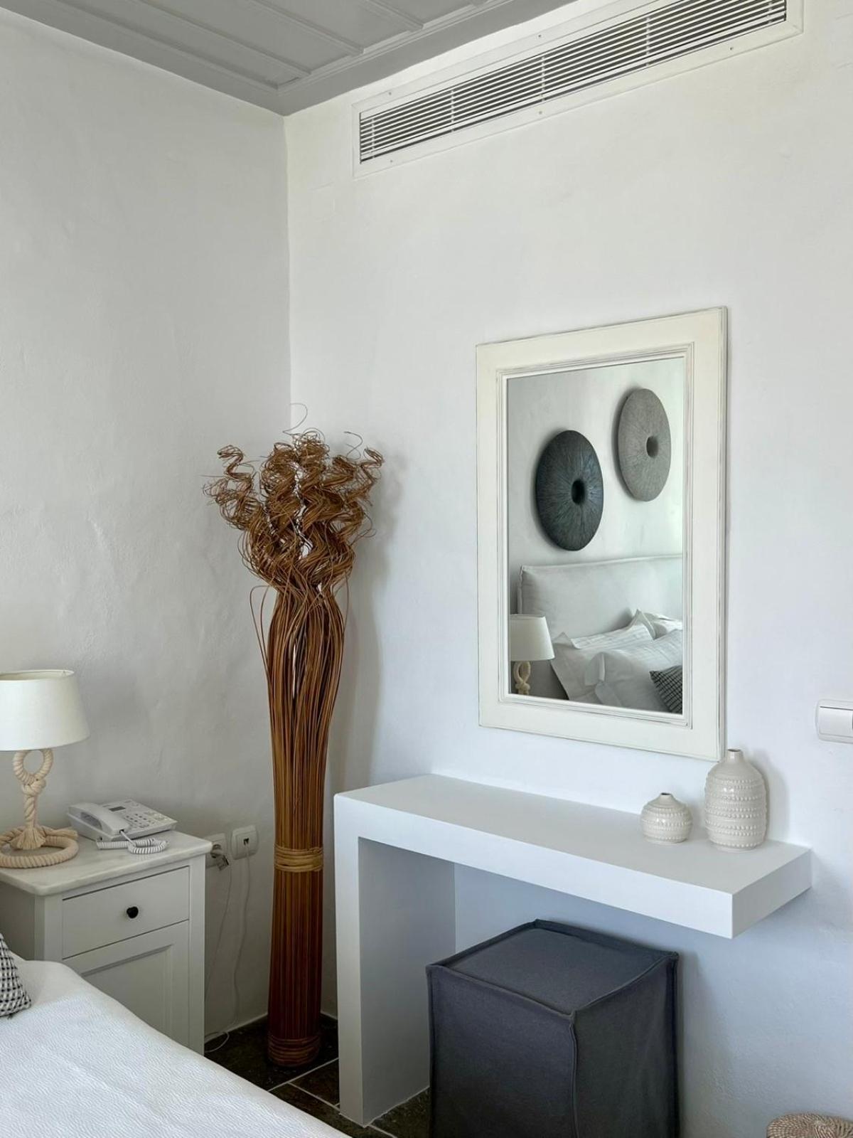 Niriedes Hotel Platis Gialos  Екстер'єр фото